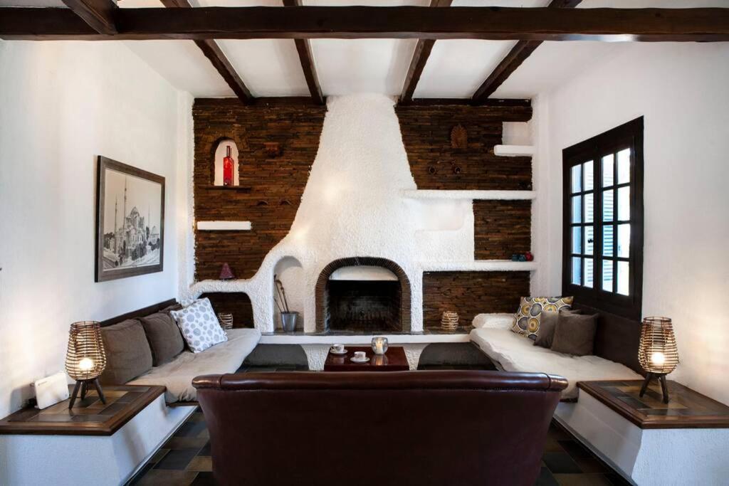 Villa Velissarios: Wonderful Villa Next To Beach Aegina Экстерьер фото